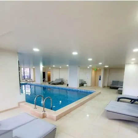 Azizi Pool & Langa Plaja Appartamento *