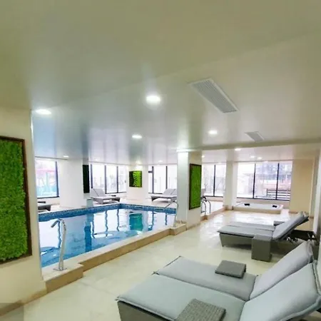 Azizi Pool & Langa Plaja Appartamento
