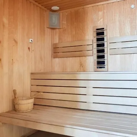 Appartamento Azizi Pool & Langa Plaja *