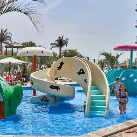 Azizi Pool & Langa Plaja Appartamento