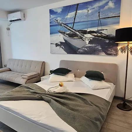 Azizi Pool & Langa Plaja Appartamento