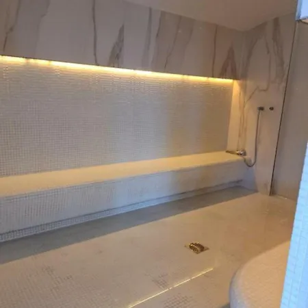 Azizi Pool & Langa Plaja Năvodari