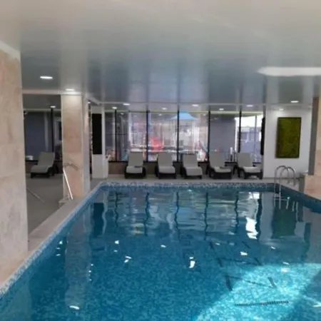 Azizi Pool & Langa Plaja