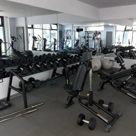 Appartamento Azizi Pool & Langa Plaja