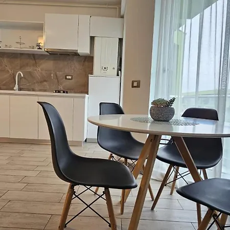 Appartamento Azizi Pool & Langa Plaja *