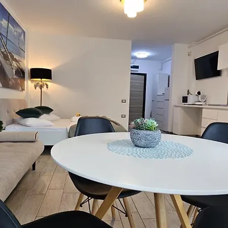 Appartamento Azizi Pool & Langa Plaja Năvodari
