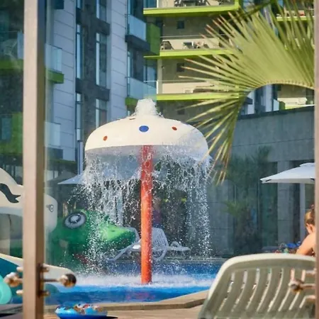 Azizi Pool & Langa Plaja