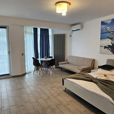 Appartamento Azizi Pool & Langa Plaja *