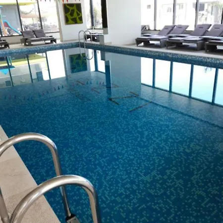 Azizi Pool & Langa Plaja Appartamento *